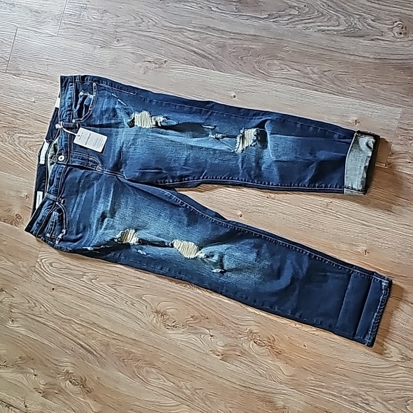 Torrid Boyfriend Strait Leg Stretch Distressed Jean NWT - Picture 1 of 7